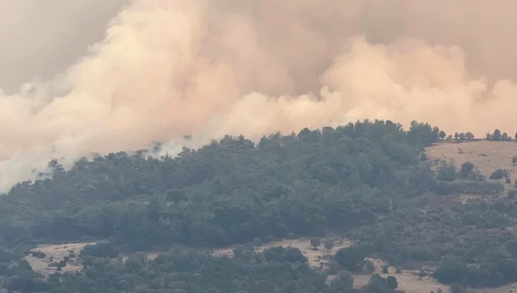 Manisa’da Büyük Bir Alanda Yangın Devam Ediyor